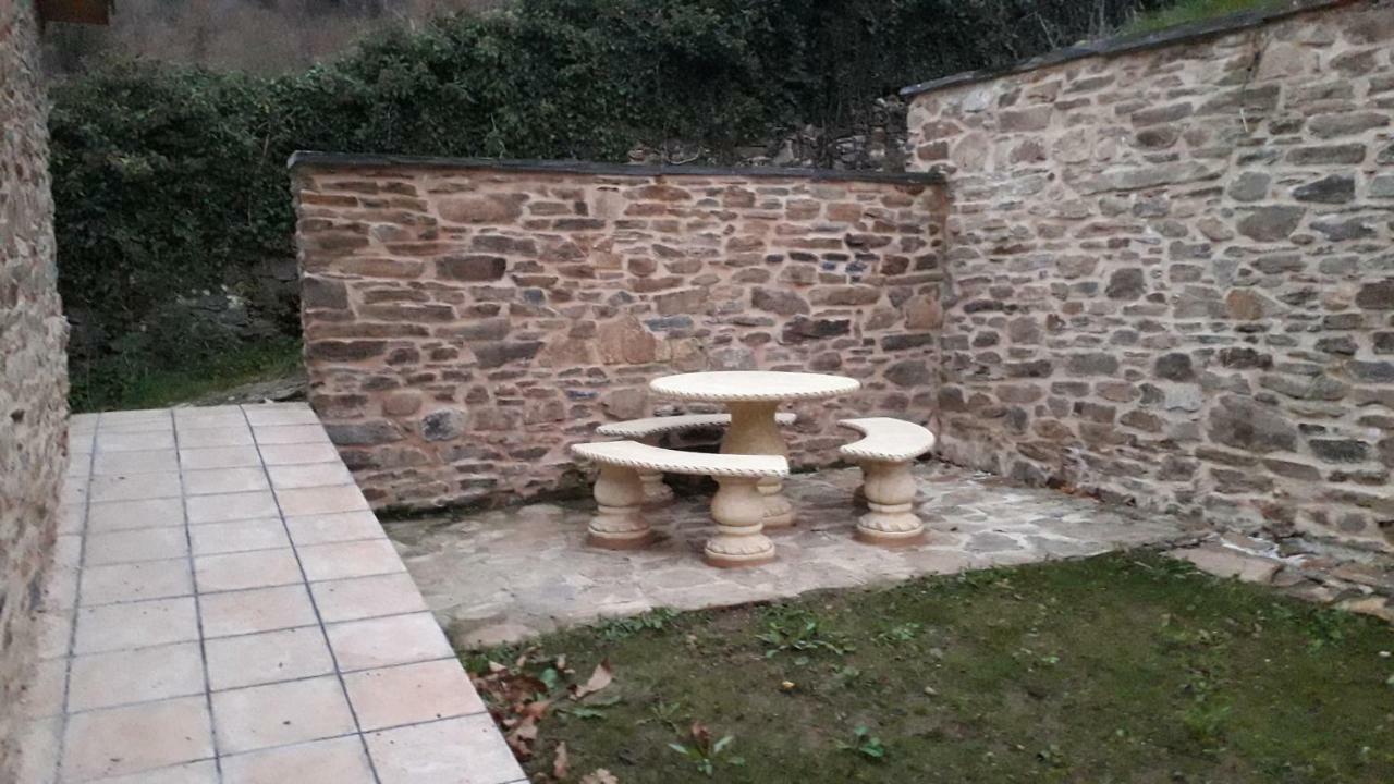 Apartamentos Rurales Casa Carmen Pola de Allande Exterior foto